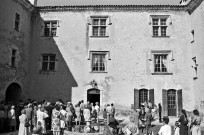 Montjoux. - Visite du château des Amis du Buis.