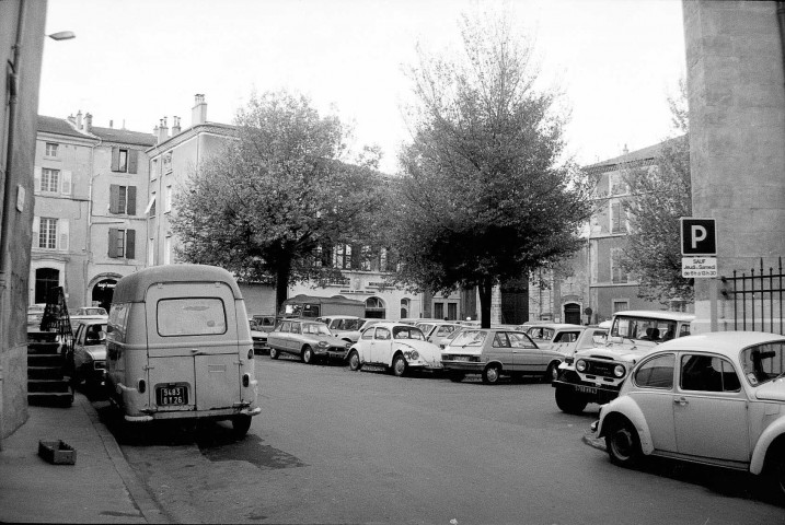 Valence. - Place des Ormeaux.