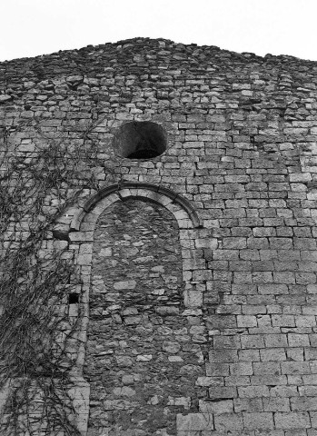 Mirmande.- Détail de façade est de l'église Sainte-Foy.