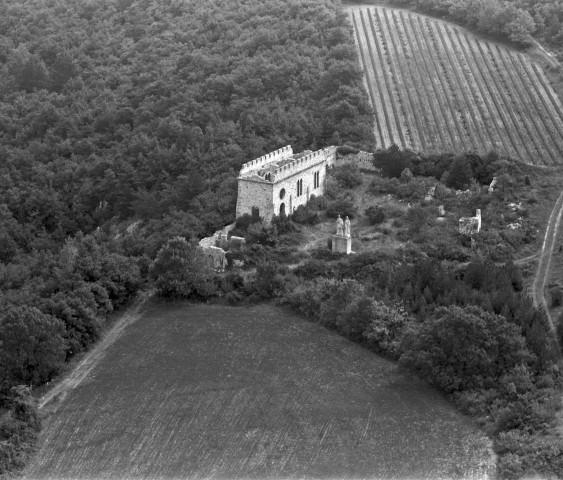 Vue aérienne d'une dépendance de l'abbaye d'Aiguebelle nommée "le Vallon de la solitude".