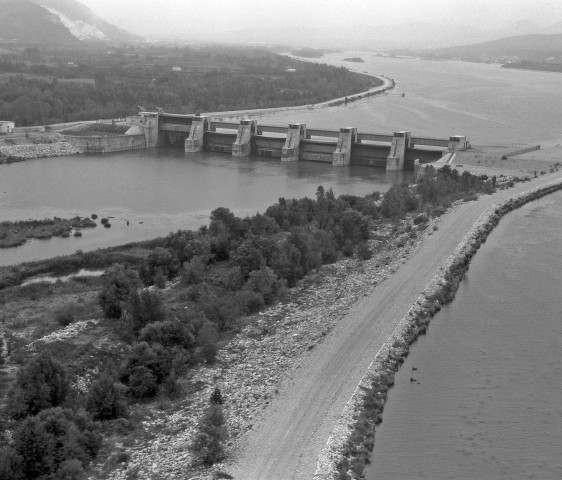 Vue aérienne du barrage.