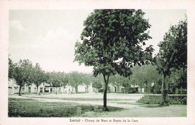 Place du Champ de Mars.