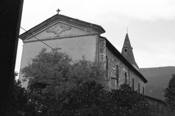 Hostun. - L'angle sud-ouest de l'église de Saint-Martin.