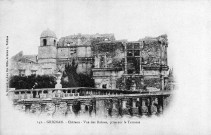 Grignan. - Vue des ruines du château depuis la terrasse.