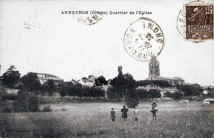 Vue du village et de l'église Notre-Dame.