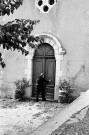 Pradelle.- Le porche de l'église Saint-Pierre.