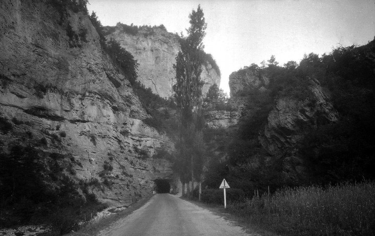 Glandage. - La route des Gorges des Gas