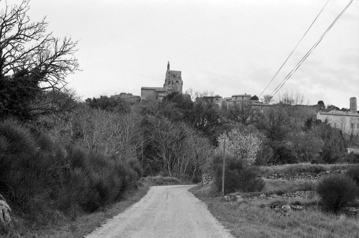 Clansayes.- Vue générale de la tour.