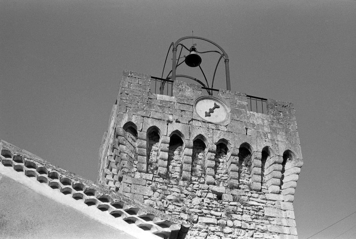 Montbrun-les-Bains. - Façade est du beffroi.