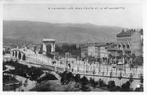 Le nouveau pont inauguré en 1905, le pont suspendu démoli en 1907.