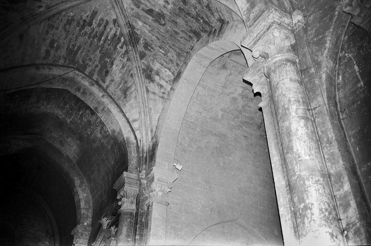 Étoile-sur-Rhône. - Voûte de la croisée du transept sud de l'église Notre-Dame, avant travaux.