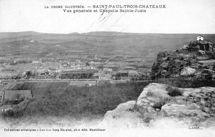 Vue panoramique de la ville et la chapelle Sainte-Juste.