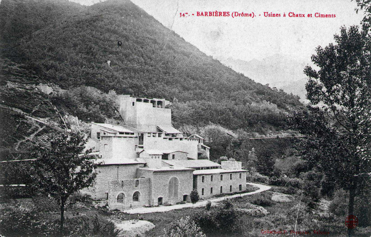 Les usines à chaux et ciment.