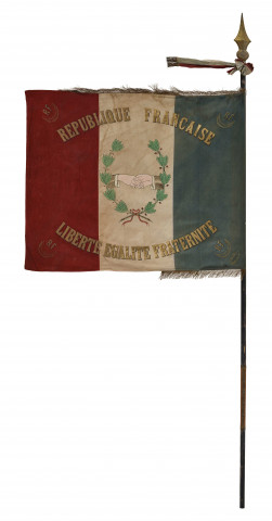 Drapeau des conscrits de la classe 1916 d'Alixan.