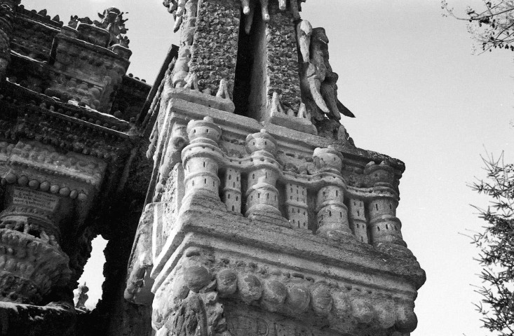 Hauterives.- Détail du palais idéal du Facteur Cheval.