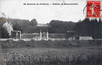 Vue du château de la Sizeranne et du parc.