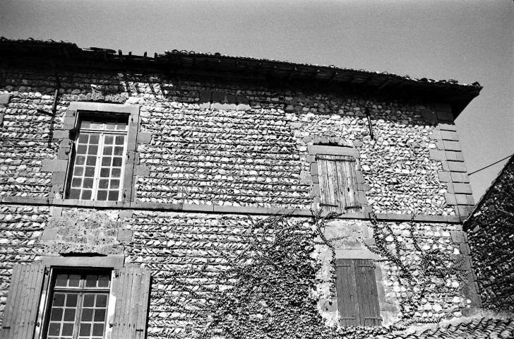 Bésayes. - Façade sud de la maison de maître du domaine des Thévenins.