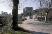 Suze-la-Rousse.- Le château.