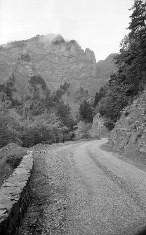 Treschenu-Creyers.- La route du col de Menée.