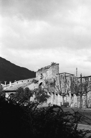 Die. - La tour des remparts à proximité de l'hôpital.