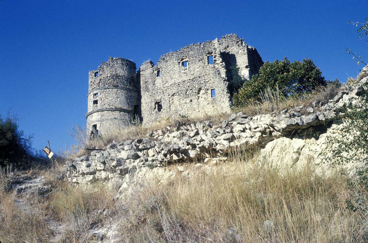 Montbrun-les-Bruns.- Le château.