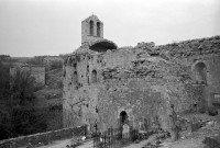 Aleyrac. - Façade sud du prieuré Notre-Dame-la-Brune, ruiné en 1385.