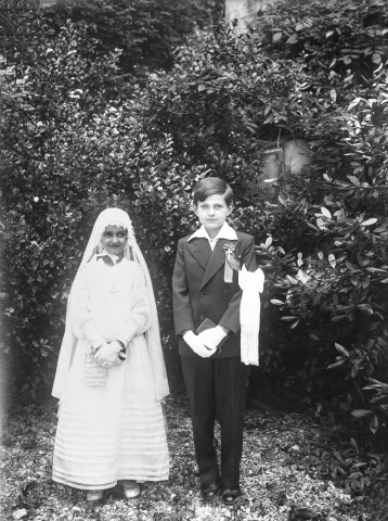 Charols, château de Salettes. - Françoise Champin et Jacques Champin lors de leur communion.