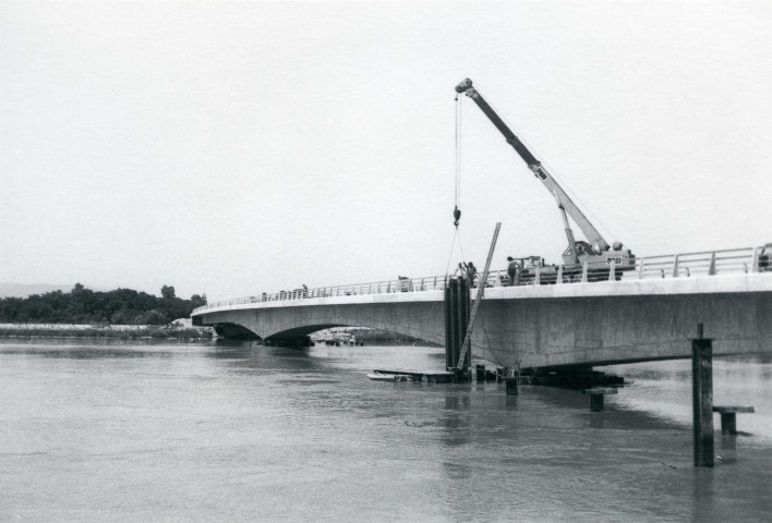 Démontage des palplanches sous l'eau.