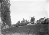Nogent-lès-Montbard (Côte-d'Or). - L'église Saint-Gengoulf, vue depuis les berges du canal de Bourgogne.
