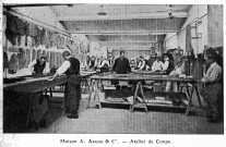 Atelier de coupe de la maison Argod.