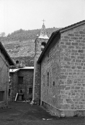 Bouvante.- La façade Nord et le clocher de l'église Saint-Pierre de Bouvante-le-Haut.