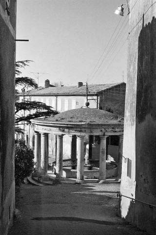 Grignan. - Le lavoir.