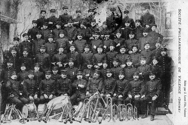 Valence.- Les musiciens de la Société de la Philharmonique, créée le 28 décembre 1884.