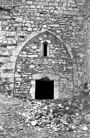 Marsanne. - Base du clocher, côté ouest, de l'ancienne église Saint-Félix.