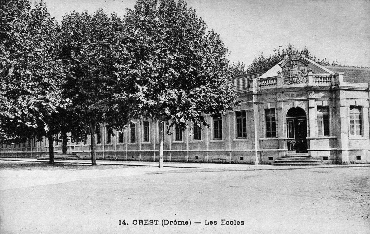 Crest.- L'actuel groupe scolaire Charles Royannez, cours Joubernon.