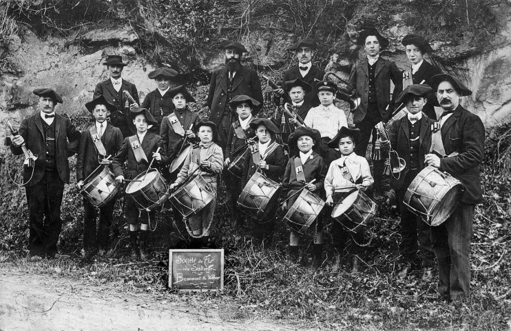 Beaumont-lès-Valence.- Fanfare "la Sentinelle" de la société de tir, à gauche M. Gensel.