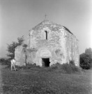 Colonzelle. - La façade occidentale de la chapelle Saint-Pierre.