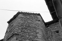 Épinouze.- Fenêtre de la façade sur cour de l'ancienne Commanderie de Lachal.