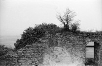 Chabrillan.- Restes des remparts nord du village.