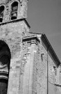 Rousset-les-Vignes. - Détail de la façade occidentale de l'église Saint-Mayeul.