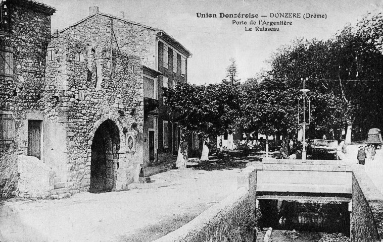 Donzère.- La porte et la place de l'Argentière.