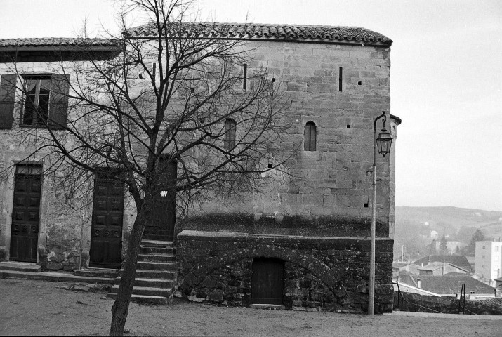 Saint-Donat-sur-l'Herbasse. - La façade sud de la chapelle des Évêques.