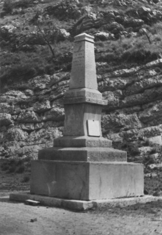 86. Brigade de Séderon. Nature de la commémoration : stèle. Lieu : Séderon, monument aux morts. Nombre de victimes, fusillées : 1. Circonstances : le 22 février 1944, abattue par la Gestapo sur dénonciation.