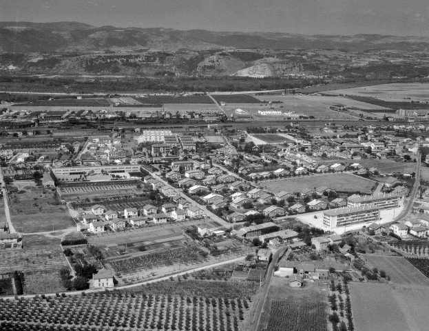 Portes-lès-Valence.- Vue aérienne d'une partie de la ville.