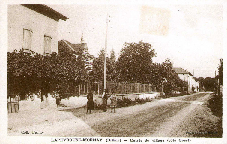 Entrée ouest du village.
