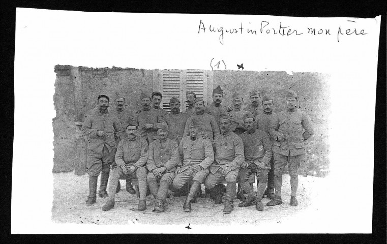 Un groupe de soldats.