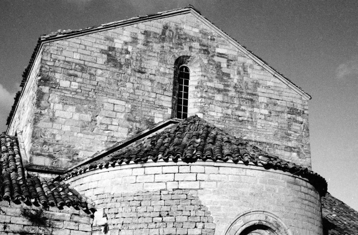 Lachau.- Le chevet de la chapelle Notre-Dame-de-Calma, avant restauration.