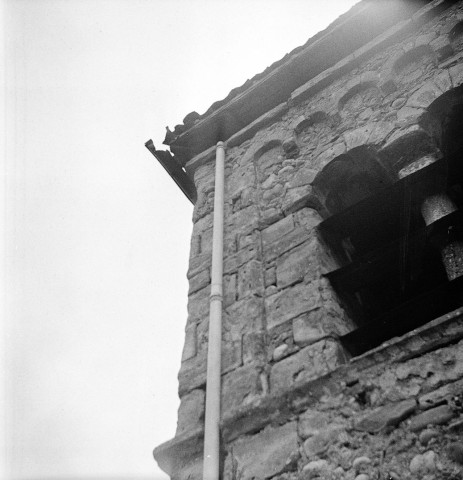 Manthes. - Détail de l'église Saint-Pierre.