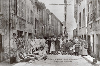 Romans-sur-Isère.- Militaires lavant leur linge aux lavoirs rue Bistour.