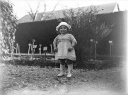 Grenoble (Isère). - Marie-Thérèse au jardin des plantes.